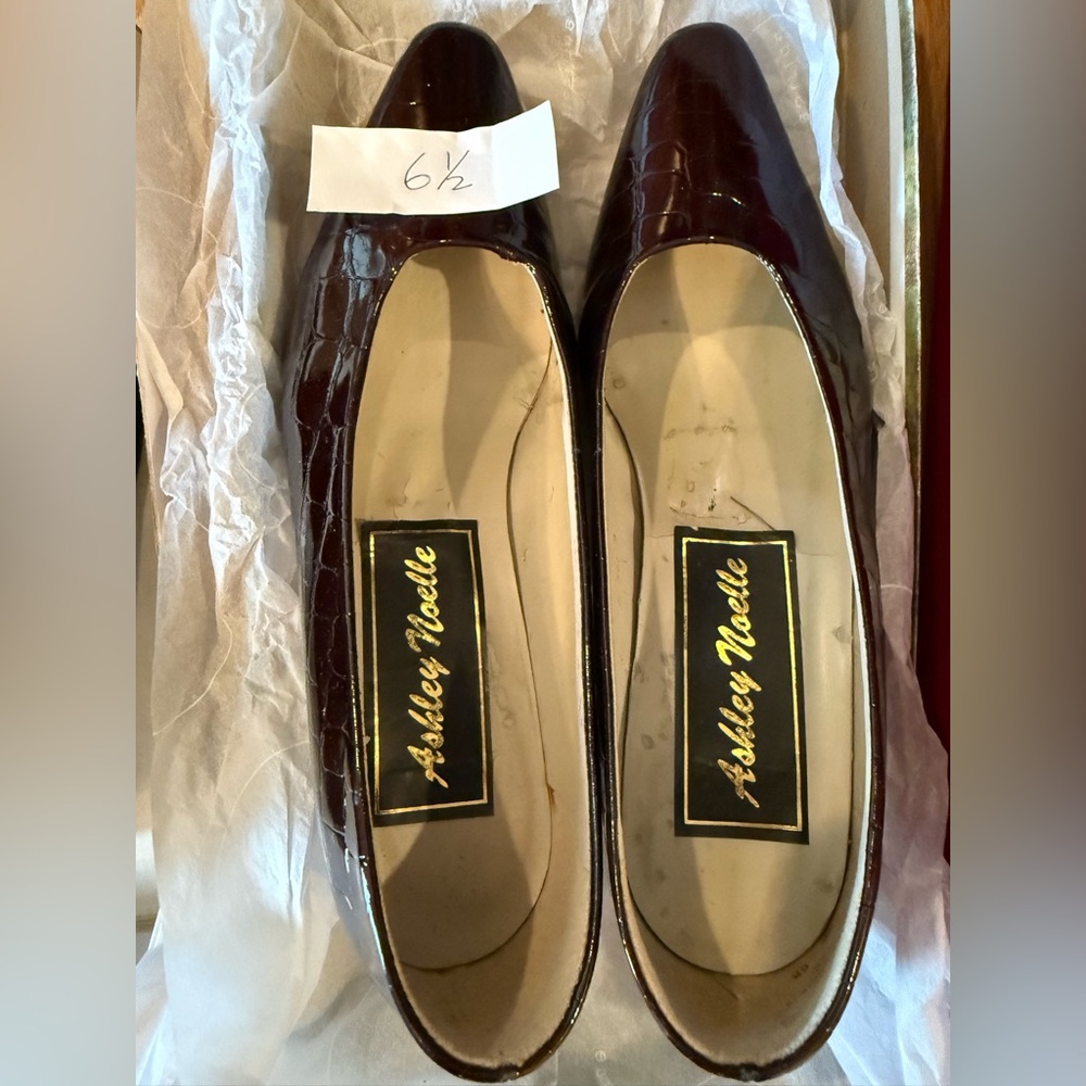 Ashley Nicole Burgundy Crocodile Pattern Flats